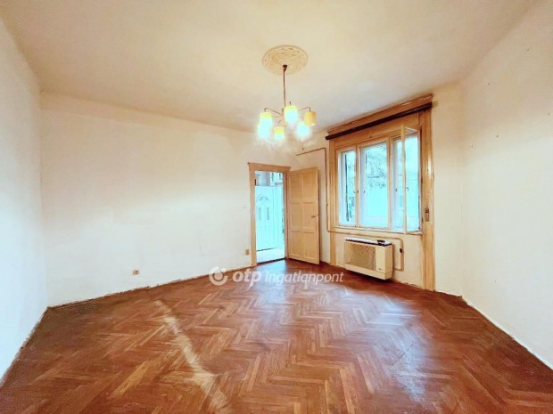 Elad Laks, Budapest 4. ker.