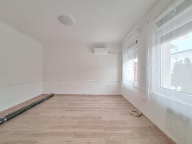 Elad� Lak�s, Budapest 4. ker.