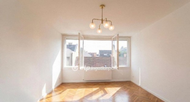 Elad� Lak�s, Budapest 4. ker.