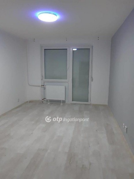 Elad� Lak�s, Budapest 4. ker.