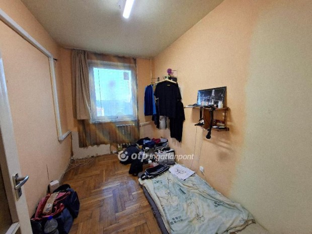 Elad Laks, Budapest 4. ker.