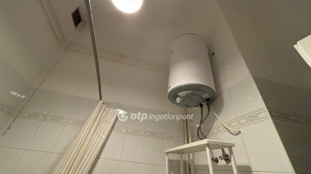 Elad� Lak�s, Budapest 5. ker.