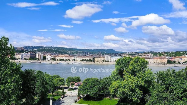 Elad Laks, Budapest 5. ker.