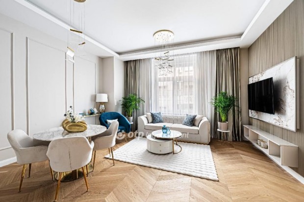 Elad� Lak�s, Budapest 5. ker.