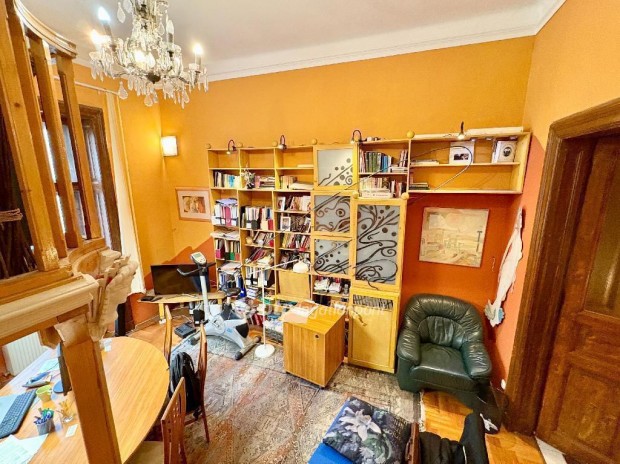 Elad Laks, Budapest 6. ker.
