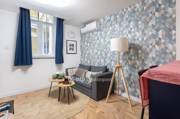 Elad� Lak�s, Budapest 6. ker.