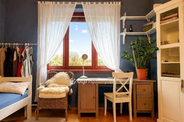 Elad� Lak�s, Budapest 8. ker.