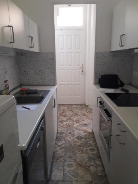 Elad� Lak�s, Budapest 8. ker.