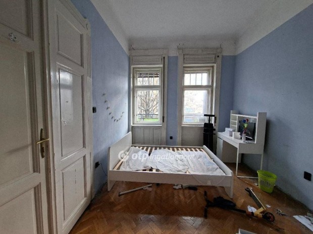 Elad� Lak�s, Budapest 8. ker.