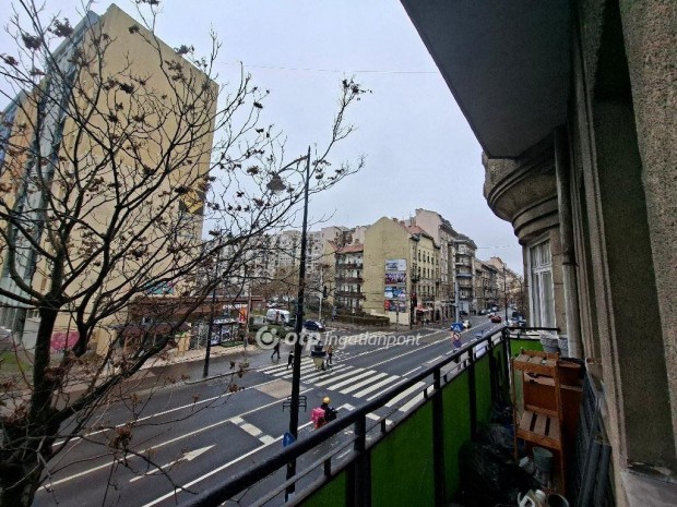 Elad� Lak�s, Budapest 8. ker.