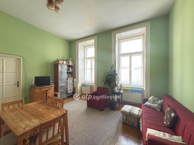 Elad� Lak�s, Budapest 9. ker.