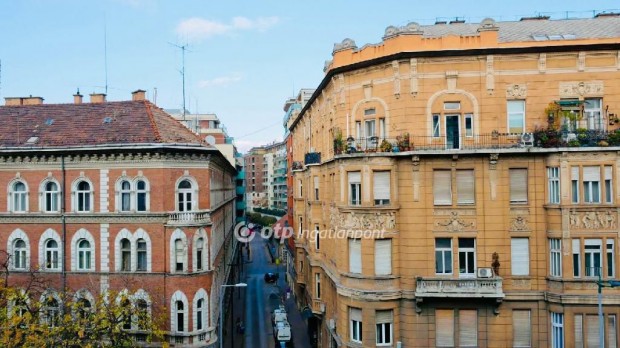 Elad� Lak�s, Budapest 9. ker.