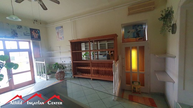 Elad� Lak�s, Gyomaendr�d 39.000.000 Ft