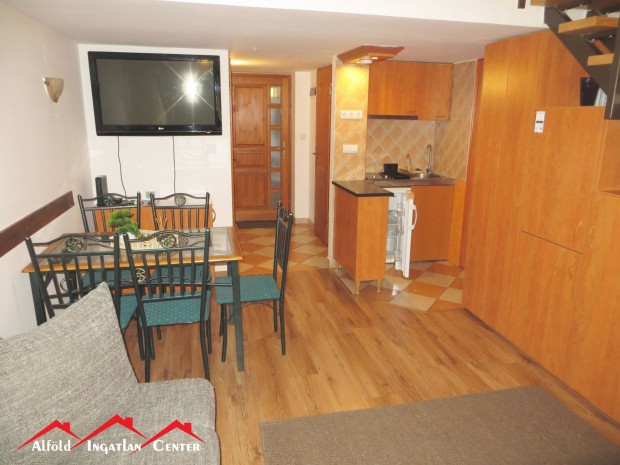 Elad� Lak�s, Gyula 33.000.000 Ft