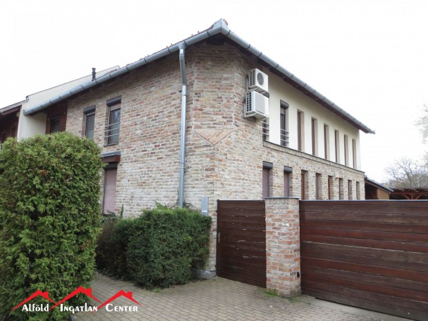 Elad� Lak�s, Gyula 69.000.000 Ft