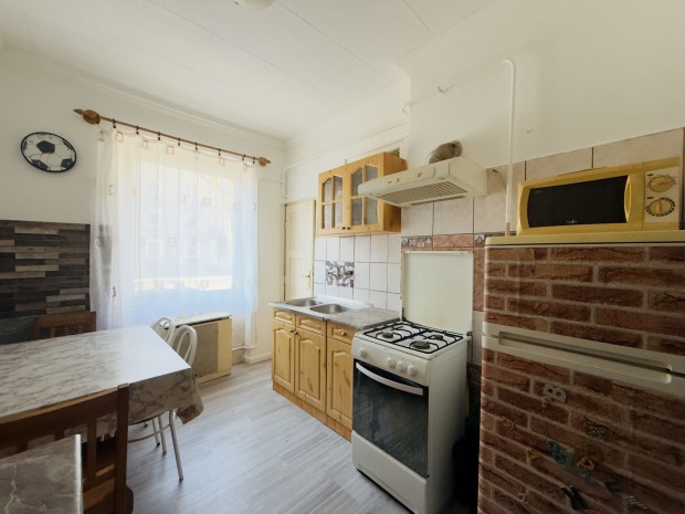 Elad� Lak�s, Kazincbarcika 20.900.000 Ft