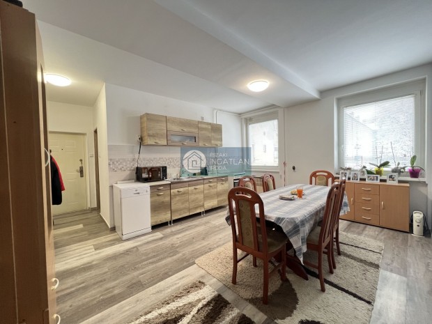 Elad� Lak�s, Kazincbarcika 25.900.000 Ft