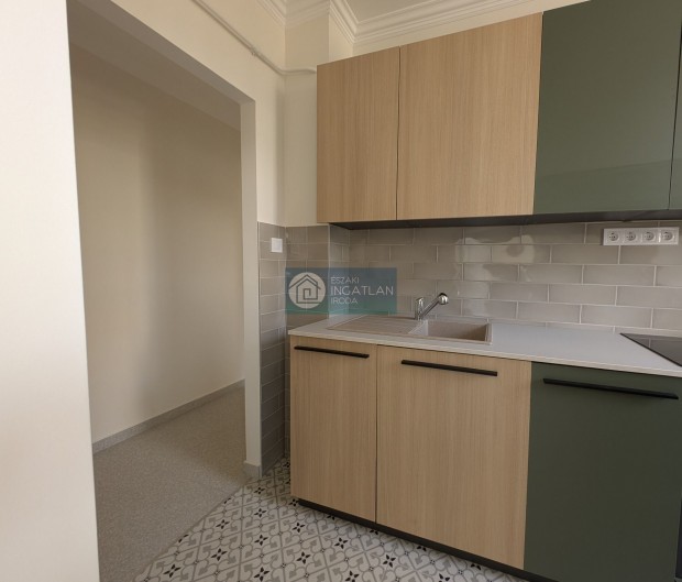 Elad� Lak�s, Kazincbarcika 29.900.000 Ft