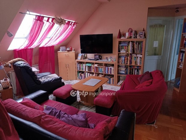 Elad� Lak�s, Kecskem�t