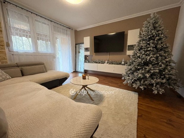 Elad� Lak�s, Kecskem�t