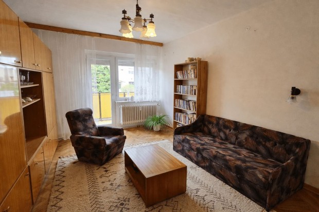 Elad� Lak�s, Koml� 25.500.000 Ft