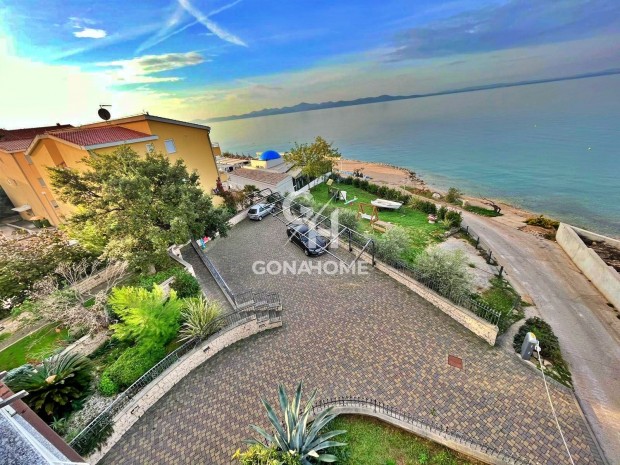 Elad� Lak�s, Letenye 400.000 Ft