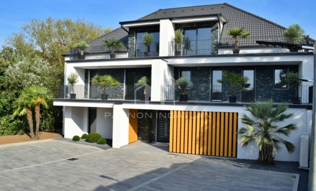 Elad� Lak�s, Nemesv�mos 85.000.000 Ft