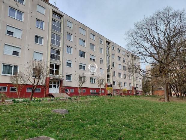 Elad� Lak�s, �zd 14.900.000 Ft