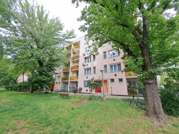 Elad� Lak�s, Szolnok 32.000.000 Ft