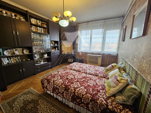 Elad� Lak�s, Szolnok 34.900.000 Ft