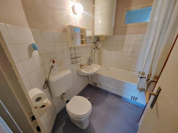 Elad� Lak�s, V�rpalota 39.900.000 Ft