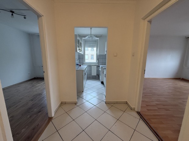 Elad� Lak�s, Veszpr�m 42.500.000 Ft