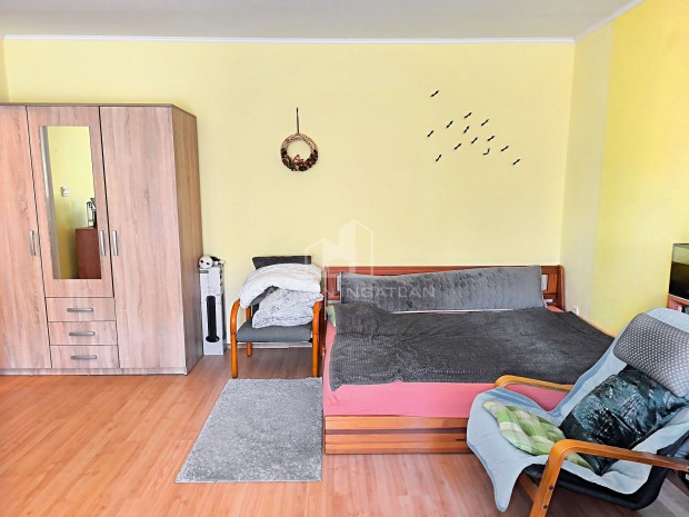 Elad� Lak�s, Veszpr�m 46.900.000 Ft