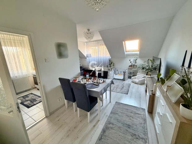 Elad� Lak�s, Veszpr�m 52.900.000 Ft