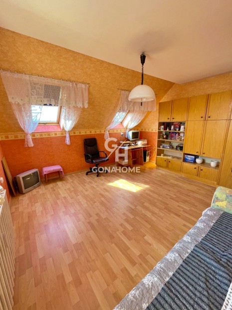 Elad� Lak�s, Veszpr�m 85.500.000 Ft