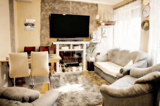 Elad� Lak�s, Veszpr�m 99.000.000 Ft