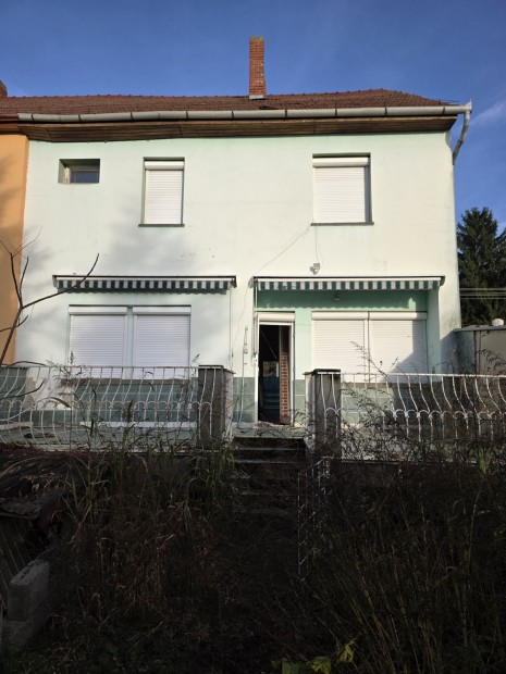 Elad� Lak�s, Zalakom�r 32.500.000 Ft