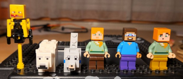 Eladó Lego Minecraft figurák+ kiegészítők