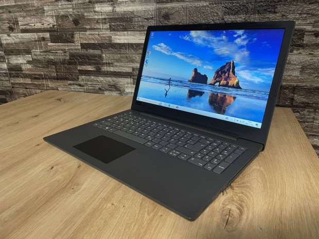 Elad Lenovo Intel laptop (8GB DDR4, SSD, 15.6")