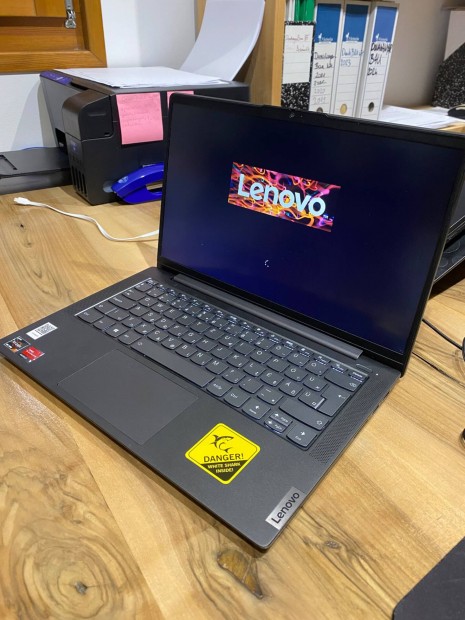 Elad Lenovo ideapad laptop