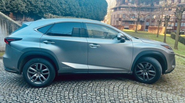 Eladó Lexus NX300h CVT Prestige gépkocsi, 75 000 km
