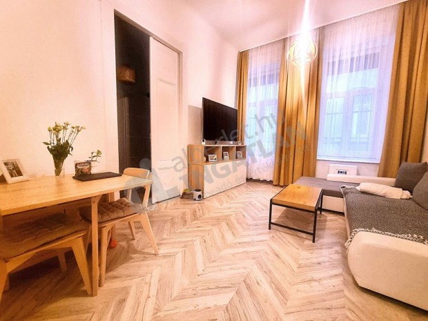 Elad� Ligetv�rosban, Istv�n utca 46 m-es, fel�j�tott, 2 szob�s lak�s!
