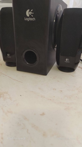 Elad Logitech S-220 Speakers W/ Subwoofer