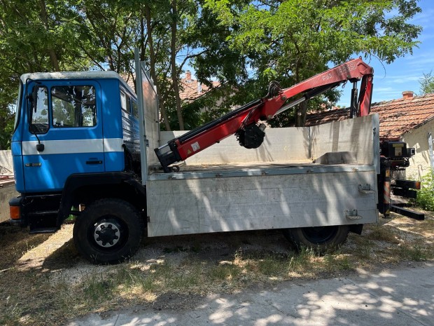 Eladó MAN 4x4 teherautó daruval kitűnő állapotban