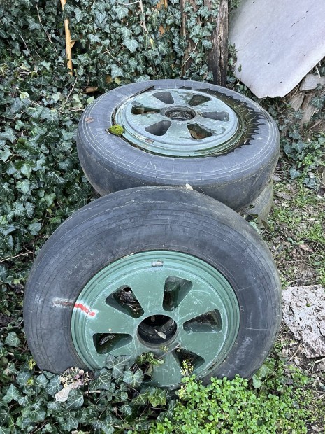 Elad� MIG-21 kerekek