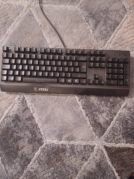 Elad MSI GK30 gamer billentyzet