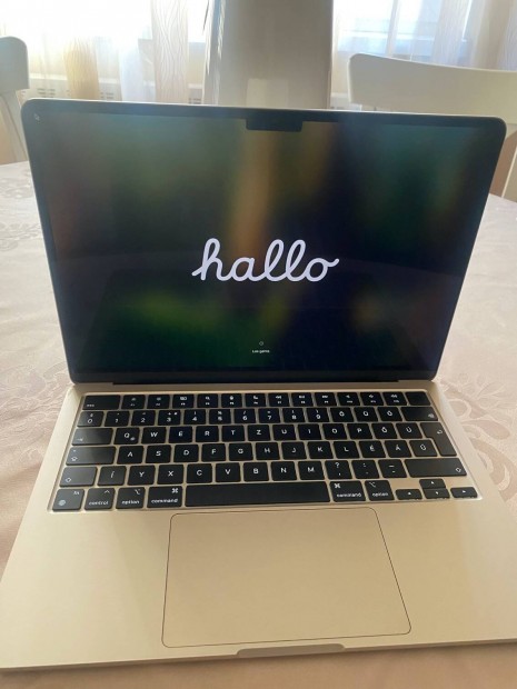 Elad Macbook Air 13" 2022 M2 chip 8GB/512GB