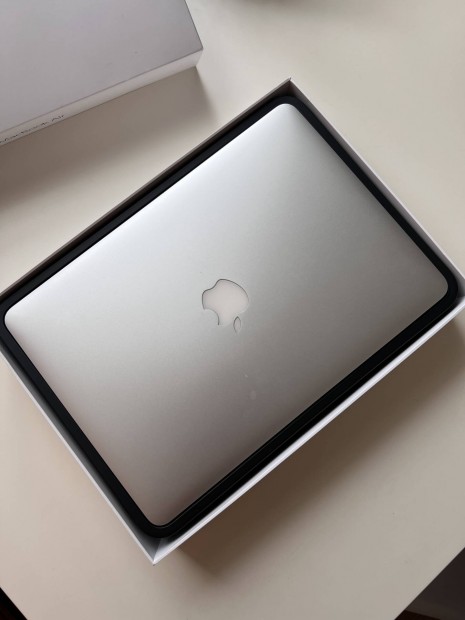 Elad Macbook Air 13" - Kivl llapotban!