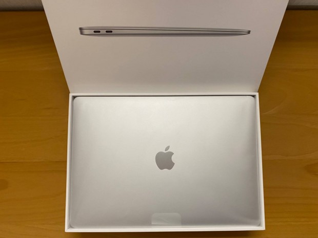 Elad Makultlan Macbook Air 2018 i5, 128 GB, Magyar, dobo