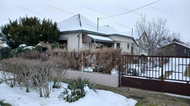 Elad� Martf�n egy 183 m2-es csal�di h�z